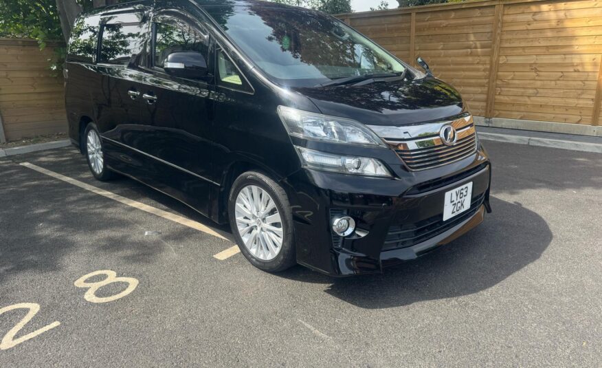 2013 Toyota Vellfire Twin sunroof 8 seater
