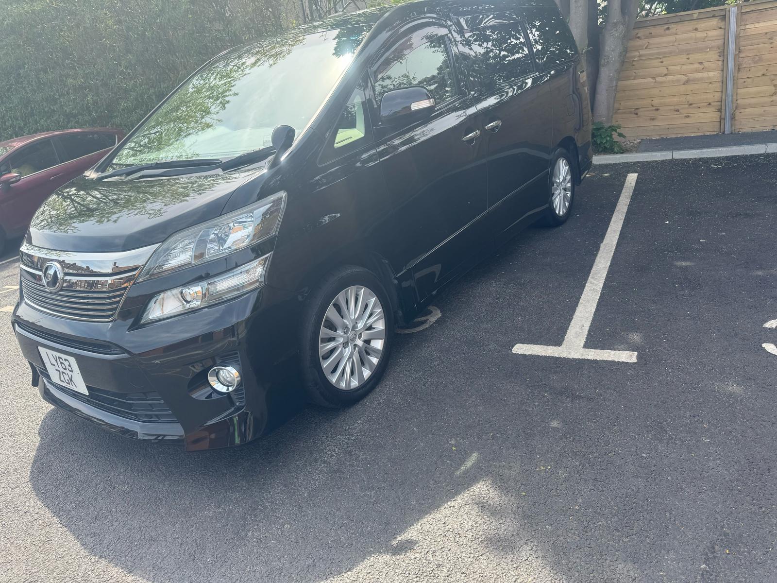 2013 Toyota Vellfire Twin sunroof 8 seater
