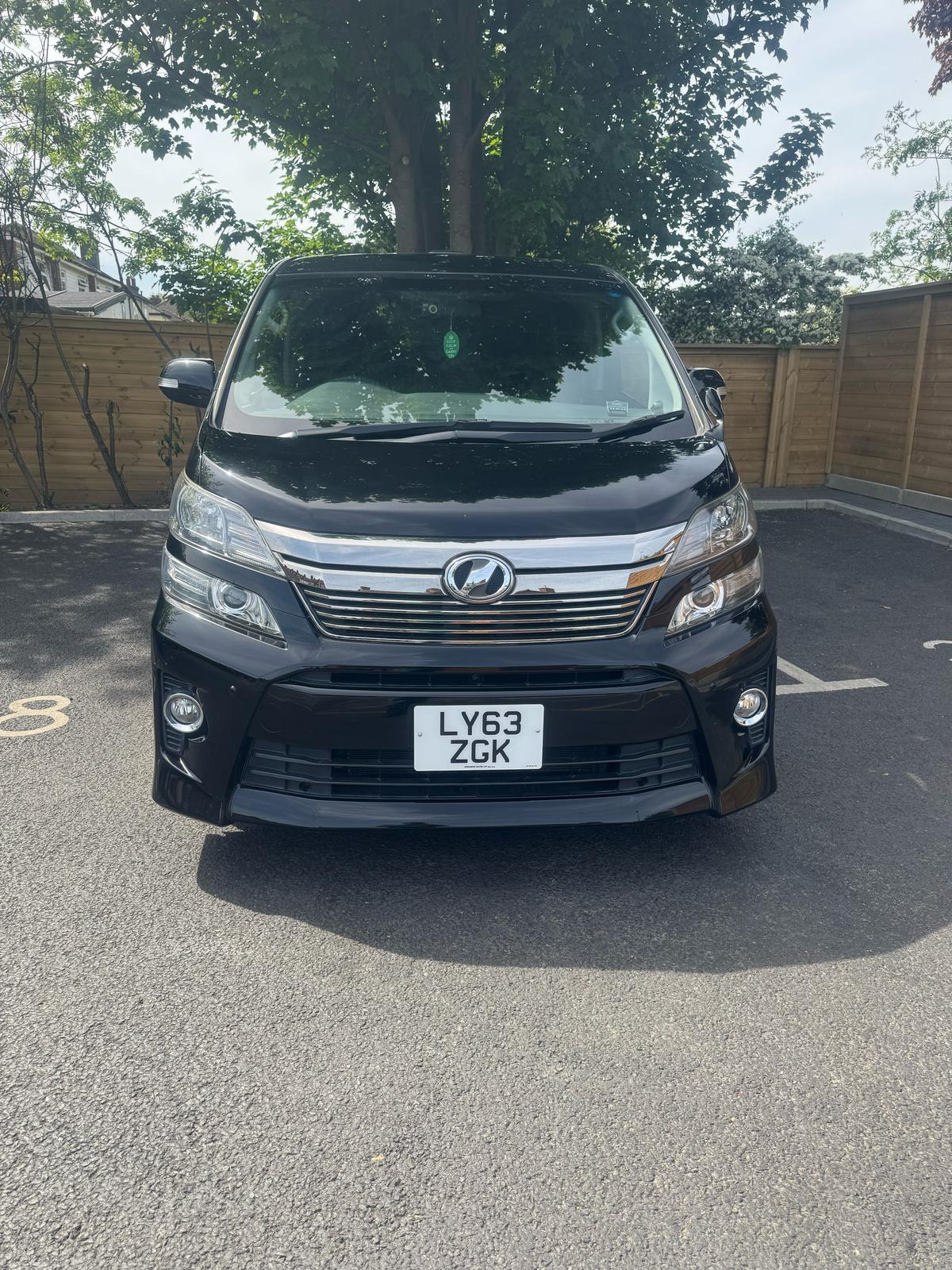 2013 Toyota Vellfire Twin sunroof 8 seater