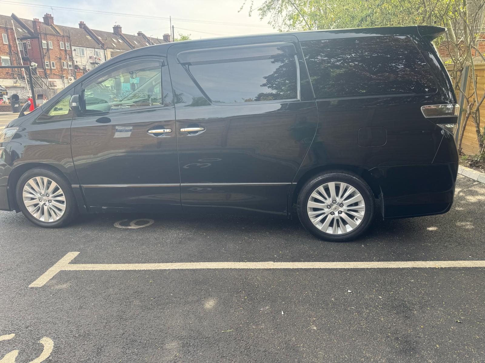2013 Toyota Vellfire Twin sunroof 8 seater