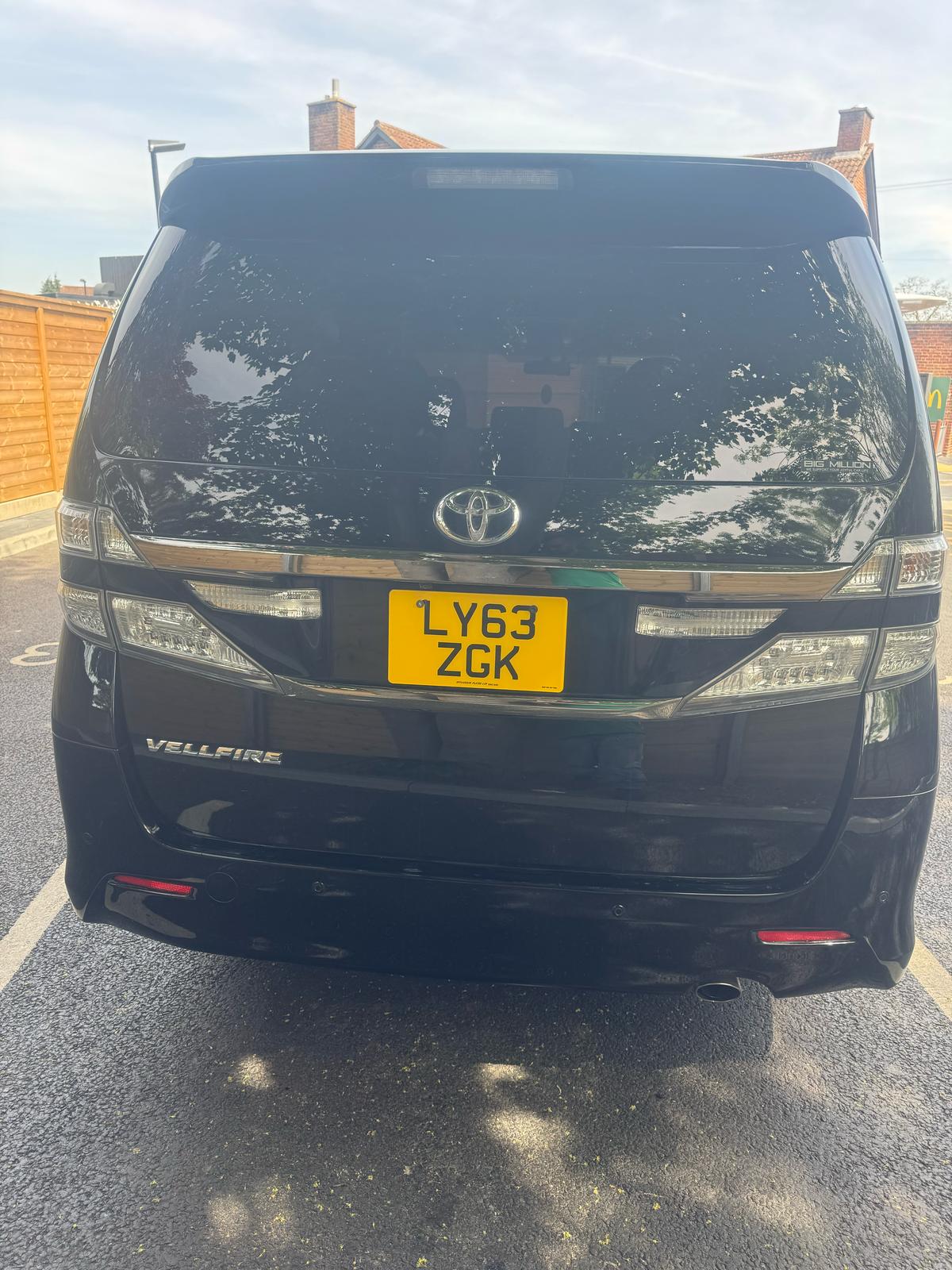 2013 Toyota Vellfire Twin sunroof 8 seater