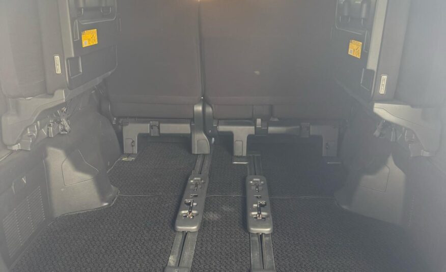 2013 Toyota Vellfire Twin sunroof 8 seater