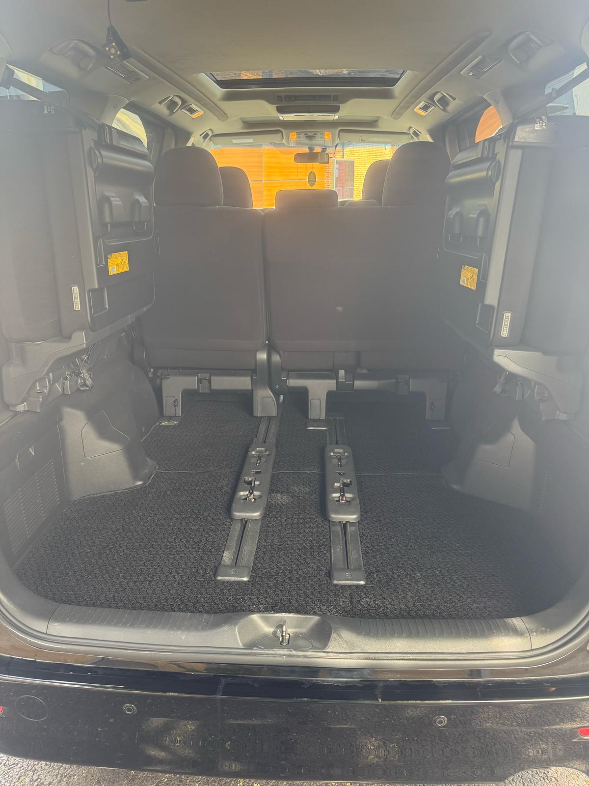 2013 Toyota Vellfire Twin sunroof 8 seater