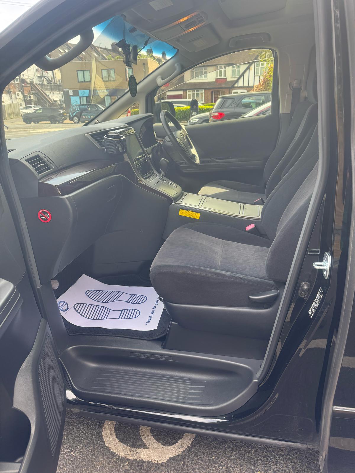 2013 Toyota Vellfire Twin sunroof 8 seater