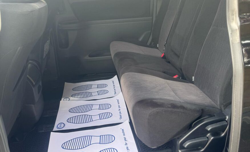 2013 Toyota Vellfire Twin sunroof 8 seater