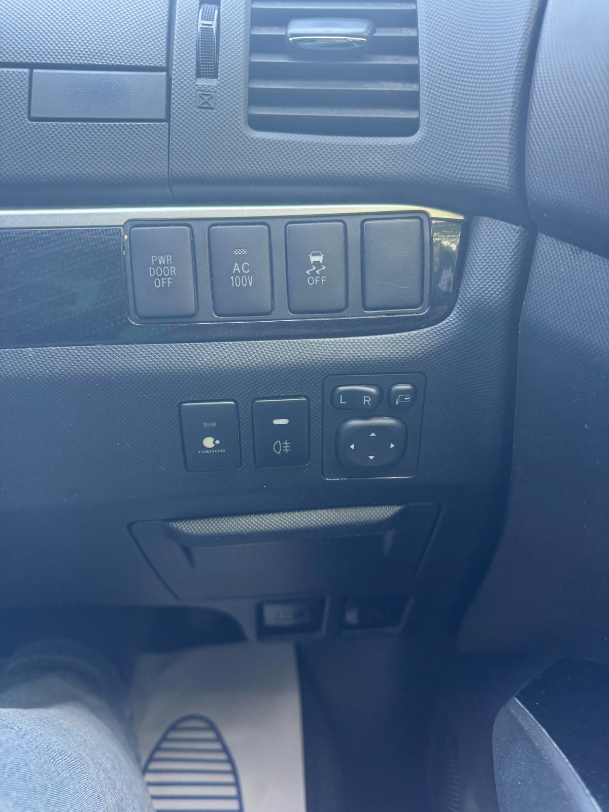 2015 Toyota estima 2.4 l hybrid