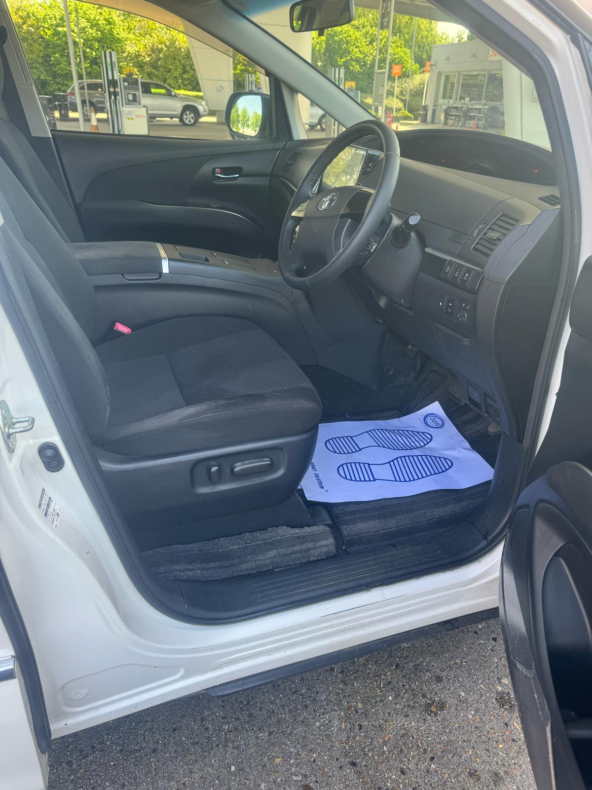 2015 Toyota estima 2.4 l hybrid