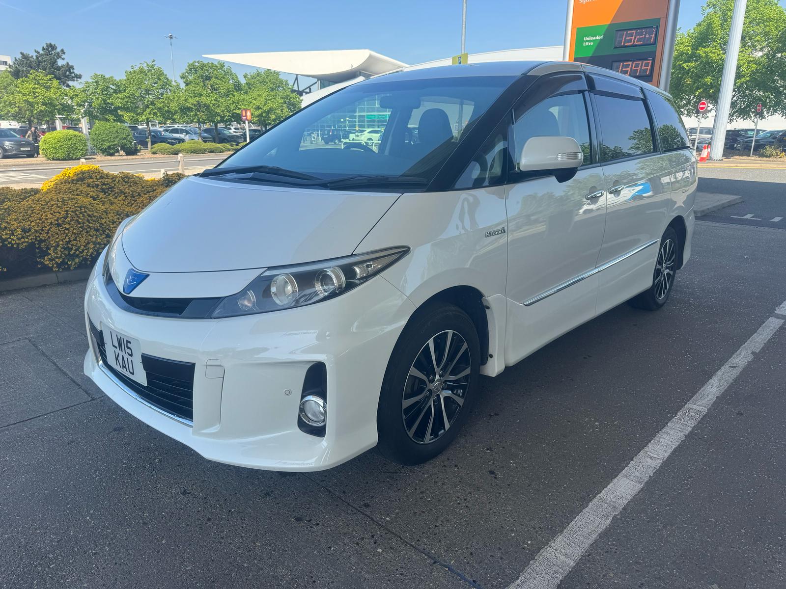 2015 Toyota estima 2.4 l hybrid